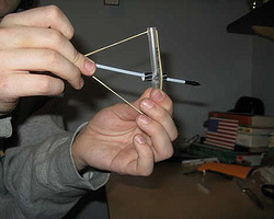 儿时的玩具-用油笔制作弓箭的方法两款