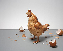 用蛋壳DIY的惟妙惟肖的母鸡