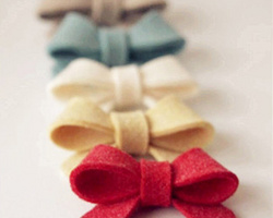 可爱蝴蝶结的制作 羊毛毡蝴蝶结饰品的做法