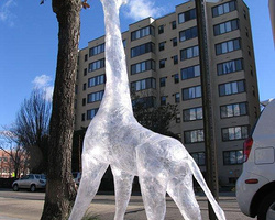 仿冰雕作品—塑料胶带手工制作雕塑装置艺术