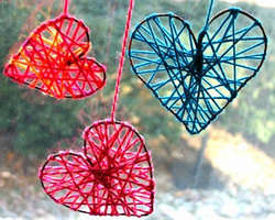 DIY手工创意制作用毛线缠绕制作可爱美丽的心形挂饰