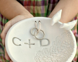 用粘土DIY制作雅致漂亮的婚礼戒指托盘步骤图解