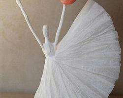 用卫生纸制作优雅的艺术品 美如天鹅的芭蕾女孩