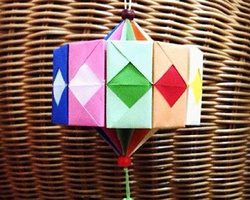 怎么折纸灯笼 一款漂亮的新年手工折纸灯笼的做法图解教程