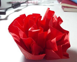 手工DIY漂亮的折大红花步骤图解教程