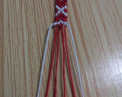 本命年红绳手链编法 x字母手链的简单编织图解教程