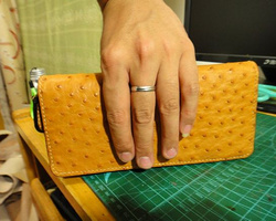 漂亮时尚的LGA皮革妖怪联盟之鸵鸟皮手包的制作过程 