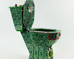 另类DIY电子垃圾、废弃电子元件制作的创意马桶
