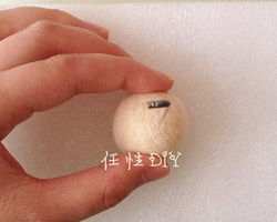 漂亮可爱的羊毛毡基础教程之圆球的做法