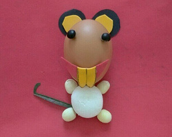 趣味简单的幼儿手工DIY鸡蛋拼贴画之可爱的小老鼠