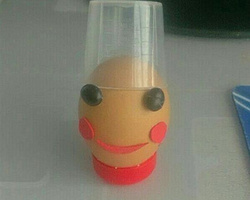 小学生创意小发明 超可爱的鸡蛋拼贴画之小丑