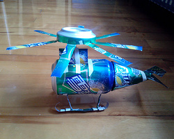 儿童手工课：易拉罐DIY直升飞机的做法图解