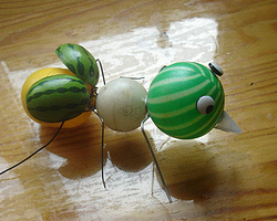 儿童玩具变废为宝 有趣的蚂蚁等小昆虫旧物利用作品