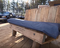 教你用木质物流托盘制成实用的户外的休息沙发
