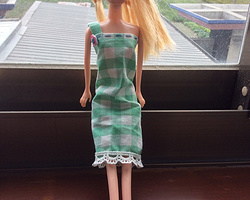芭比娃娃衣制作教程 清新格子娃娃裙子的做法