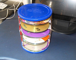 雅士利奶粉罐创意改造 实用的光盘收纳架的做法
