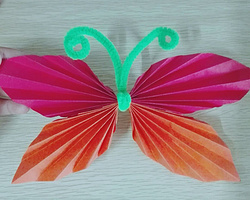 漂亮简单的DIY彩纸立体蝴蝶的折叠步骤图