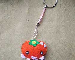 教你制作可爱的不织布DIY草莓钥匙挂件