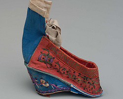 19世纪清代绣花弓鞋小脚鞋三寸金莲图片欣赏