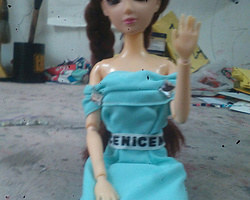 手工布艺作品给娃娃做一件美美的裙子。DIY方法