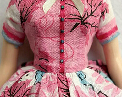 娃衣教程 给娃娃做一条漂亮的连衣裙 