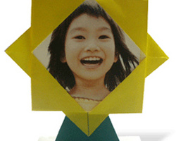 实用折纸大全 向日葵的照片架的折纸方法图解 