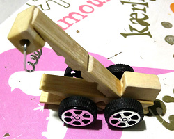 妈妈的晾衣竹夹 木夹子改造创意吊车小玩具
