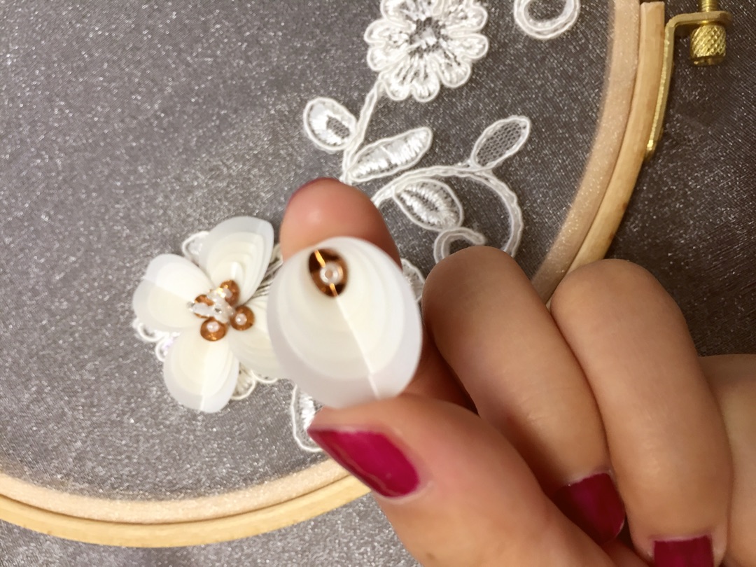 钉珠刺绣作品 蕾丝与串珠的结合DIY教程