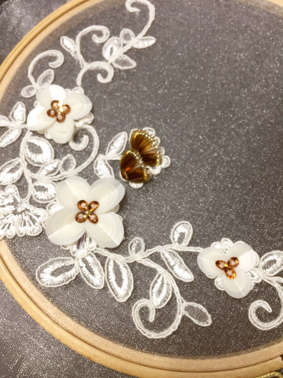 钉珠刺绣作品 蕾丝与串珠的结合DIY教程