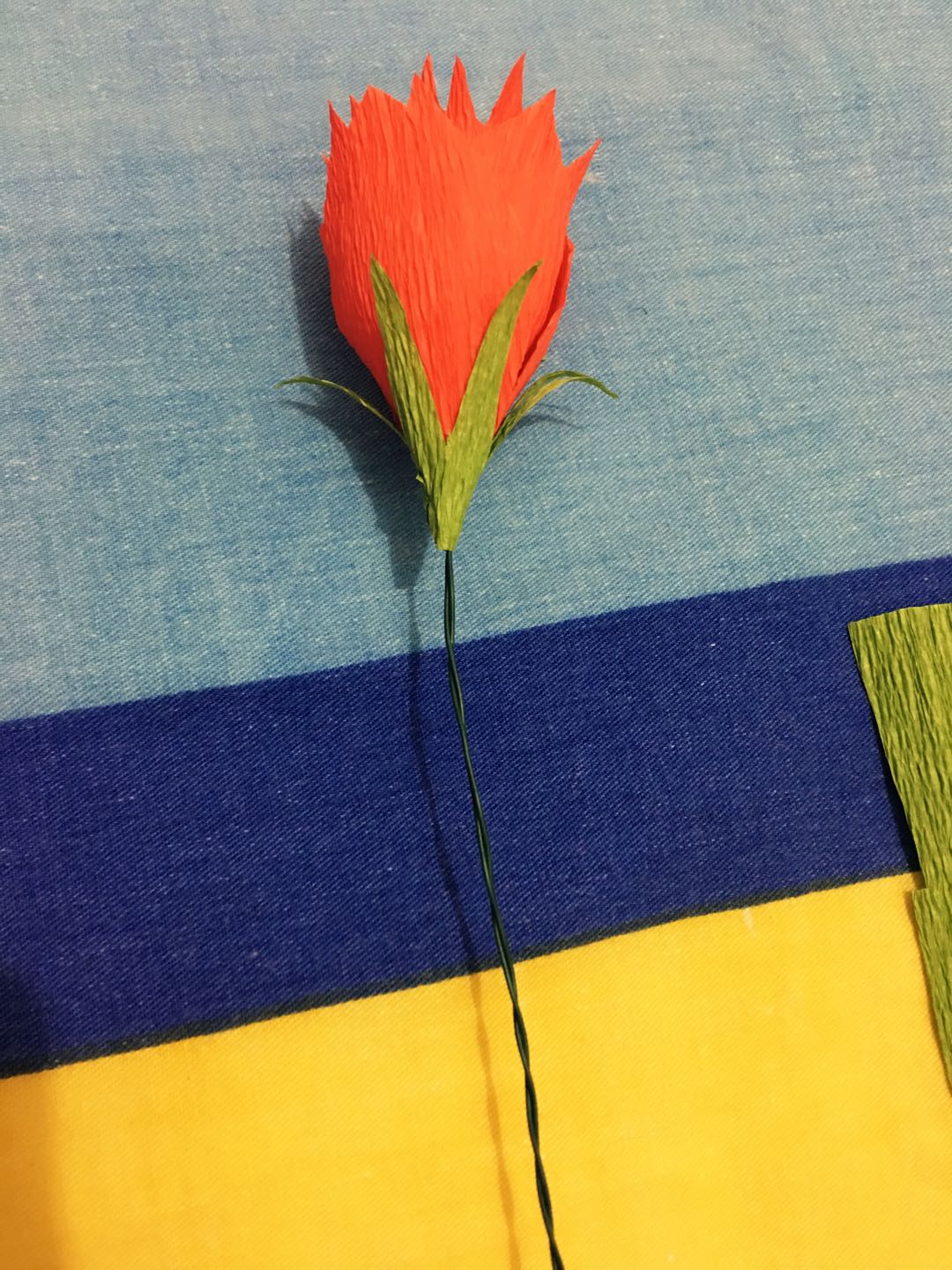 漂亮的彩纸菊花折叠步骤图 创意DIY花卉纸艺教程（孔雀折纸步骤图解视频教程） - 有点网 - 好手艺