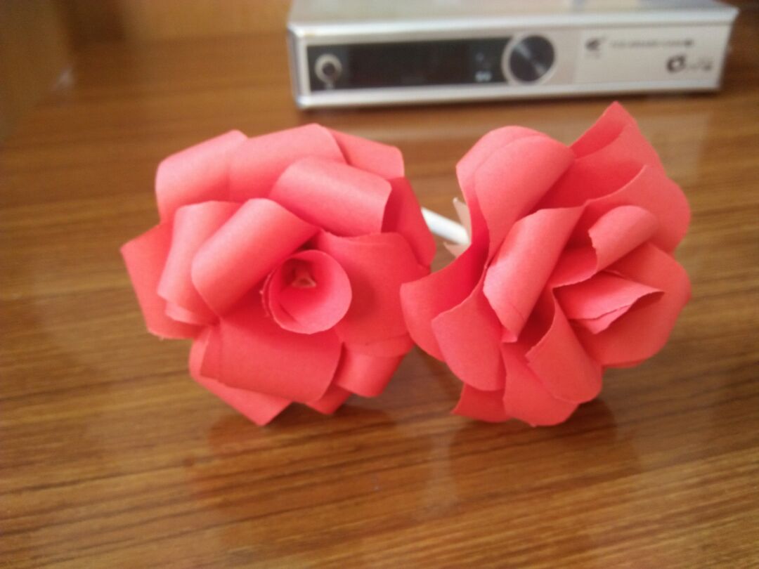 教你用彩纸来折叠漂亮的百合花 创意DIY纸艺╭★肉丁网