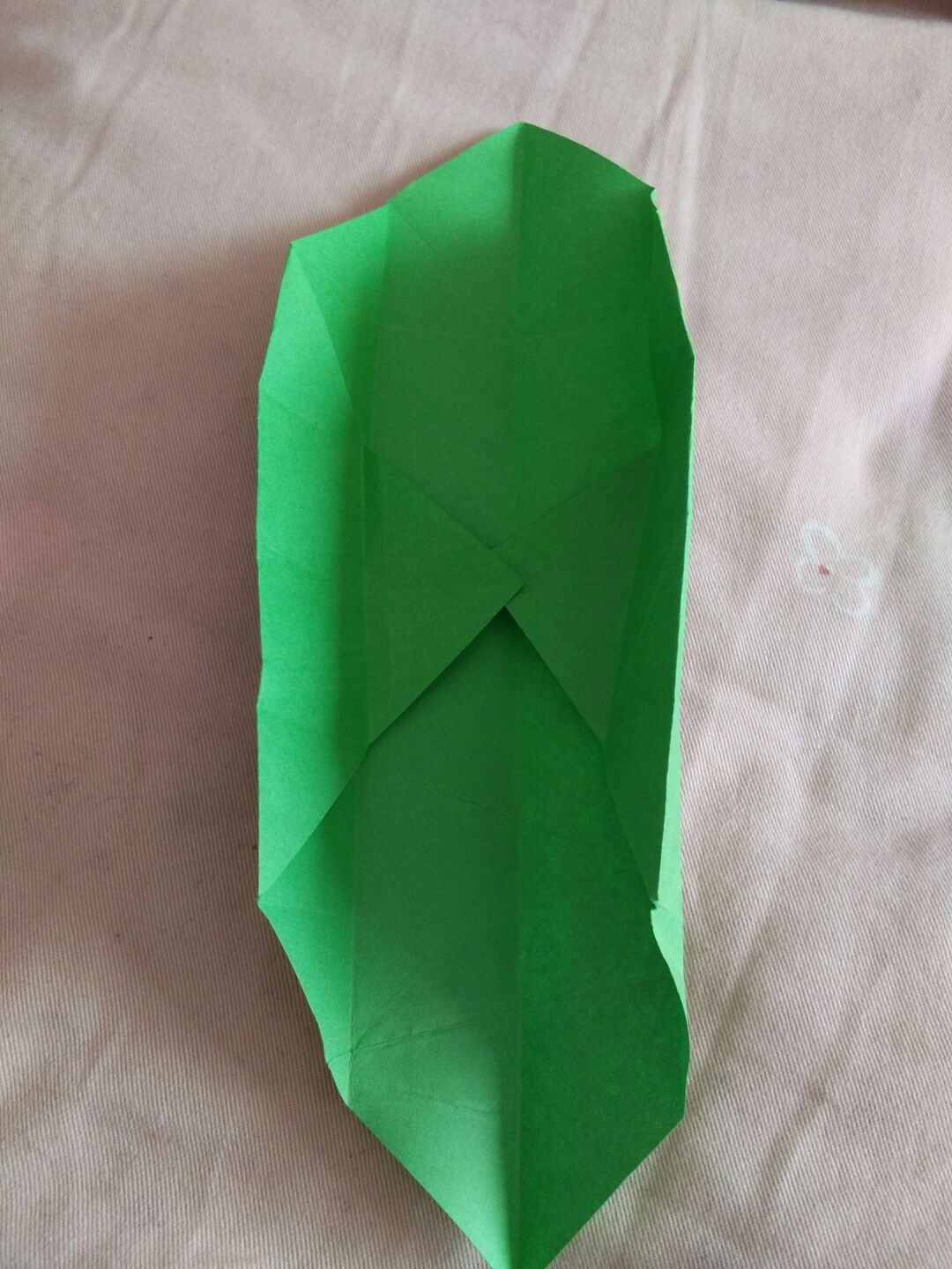 教你用彩纸来折叠简单实用的花朵小盒子