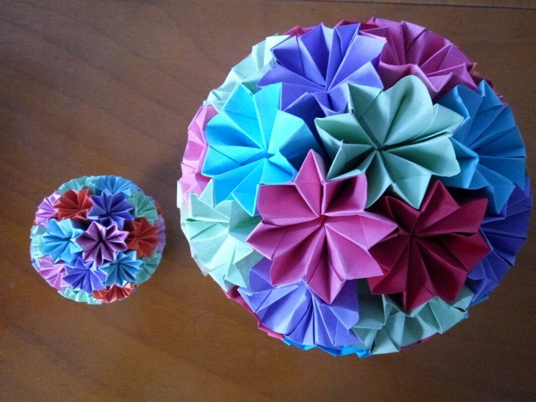 超级美丽的彩纸小花球 儿童趣味折纸教程图