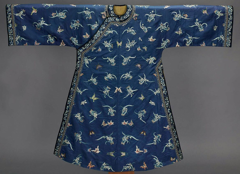 清代服装花纹图案 19世纪晚期蓝色地蝴蝶兰花纹氅衣