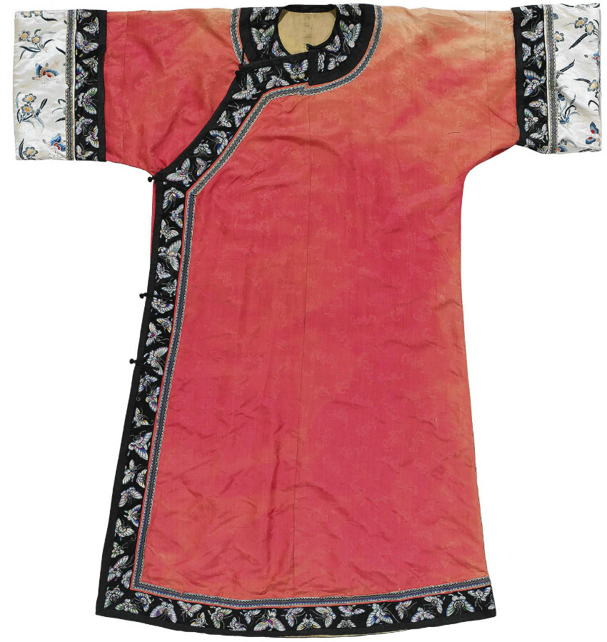 清朝宫廷与平民女子服饰 19世纪粉色缎百蝶纹刺绣镶边衬衣