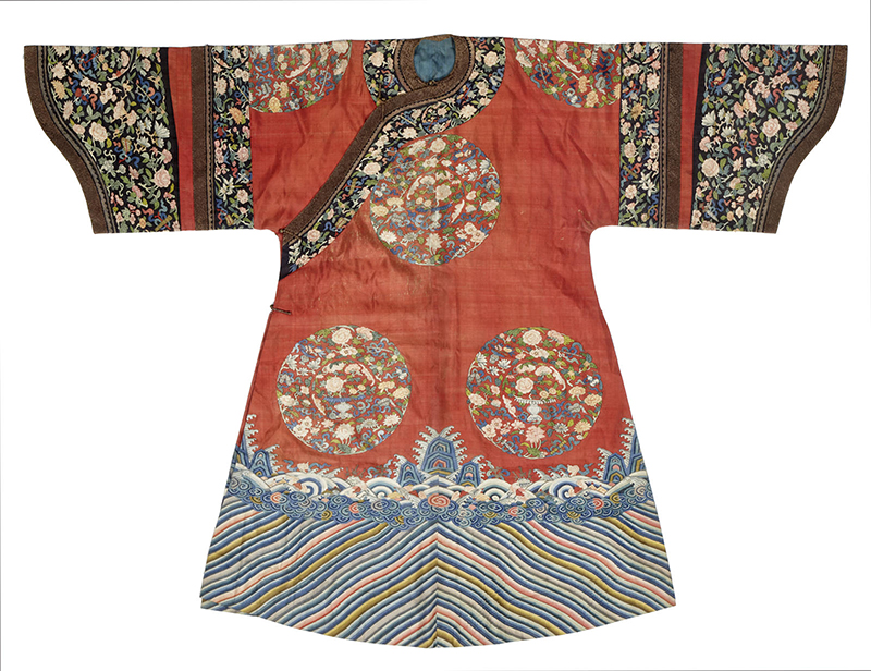清代服装花纹图案 19世纪红地团花纹缂丝吉服袍