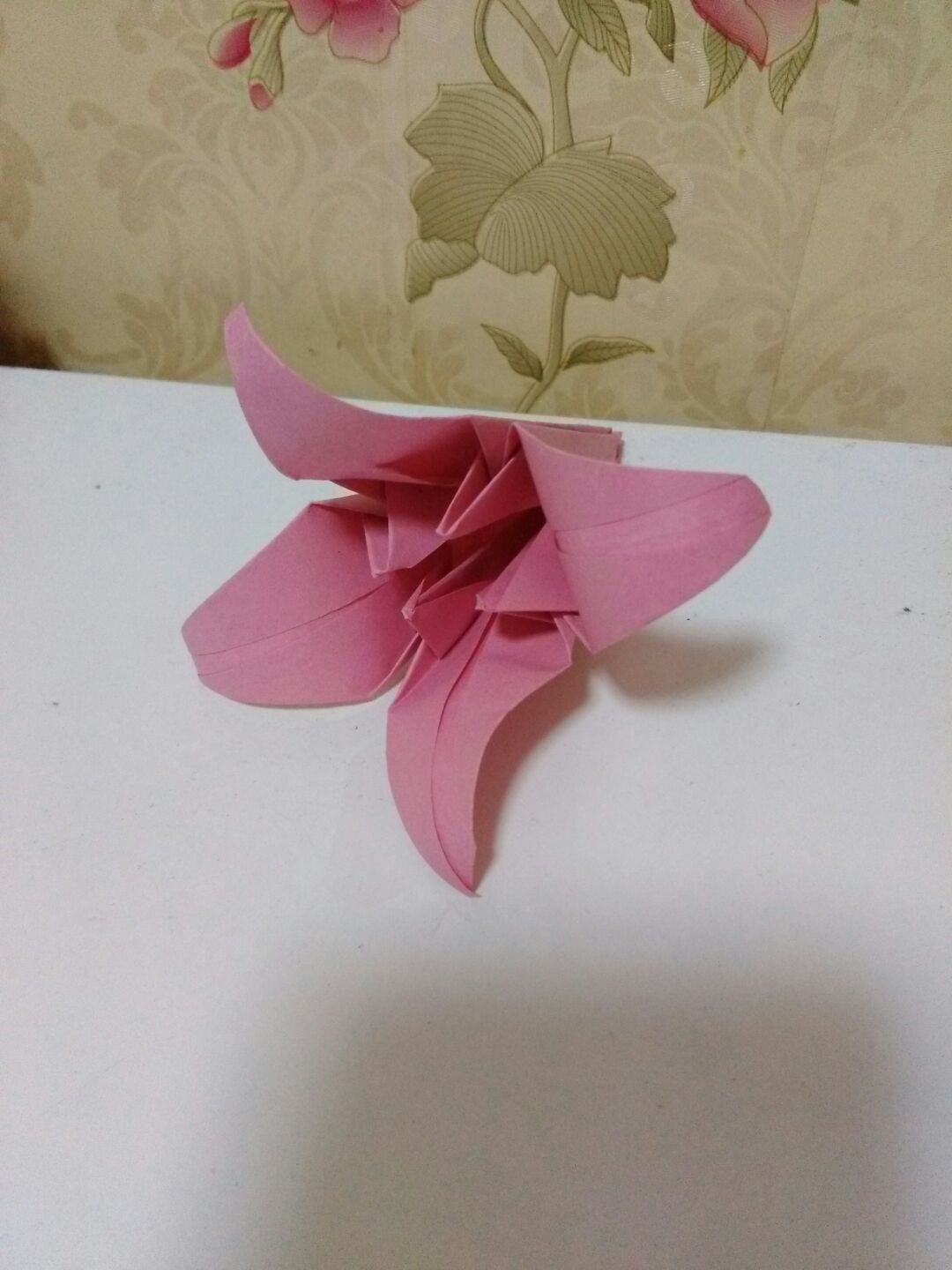 【折纸教程】百合花家族：五瓣和六瓣的百合花各两款 (Hyo Ahn) (附彩蛋) Origami Tutorial: Lilies ...