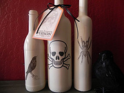 用葡萄酒瓶DIY手绘万圣节图案装饰瓶制作过程教程