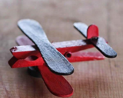 儿童环保科技小制作 木夹、雪糕棍DIY的飞机模型制作教程