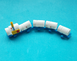教你用废弃的药瓶制作儿童DIY玩具小火车详细步骤