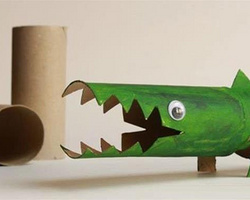 卷纸筒废物利用手工小制作 纸筒小鳄鱼的做法