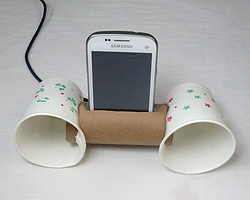 教你用纸杯制作多功能手机扩音器充电座