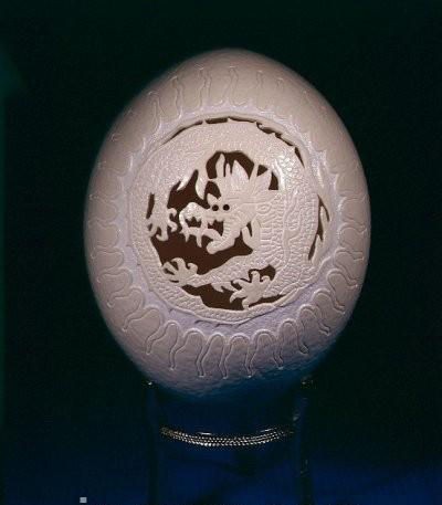 色彩斑斓叹为观止的手工蛋壳雕刻艺术作品