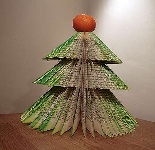 教你用废旧书本制作圣诞树