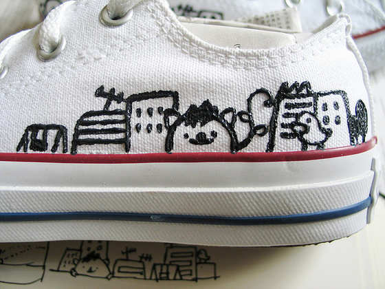 DIY手绘鞋教程 给匡威鞋帆布鞋画上个性的图案