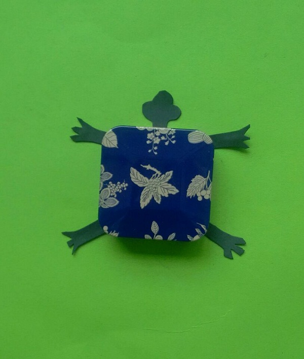 趣味幼儿园手工小制作 蓝色的乌龟拼贴画的做法