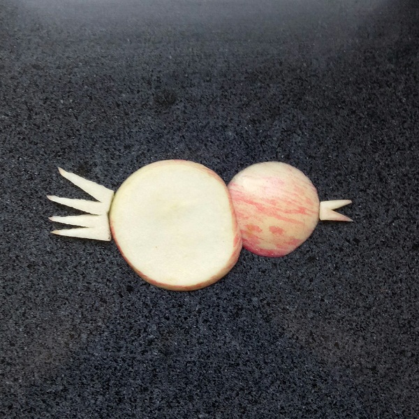 DIY有趣的苹果拼贴画之寻找同伴的小鸟制作方法