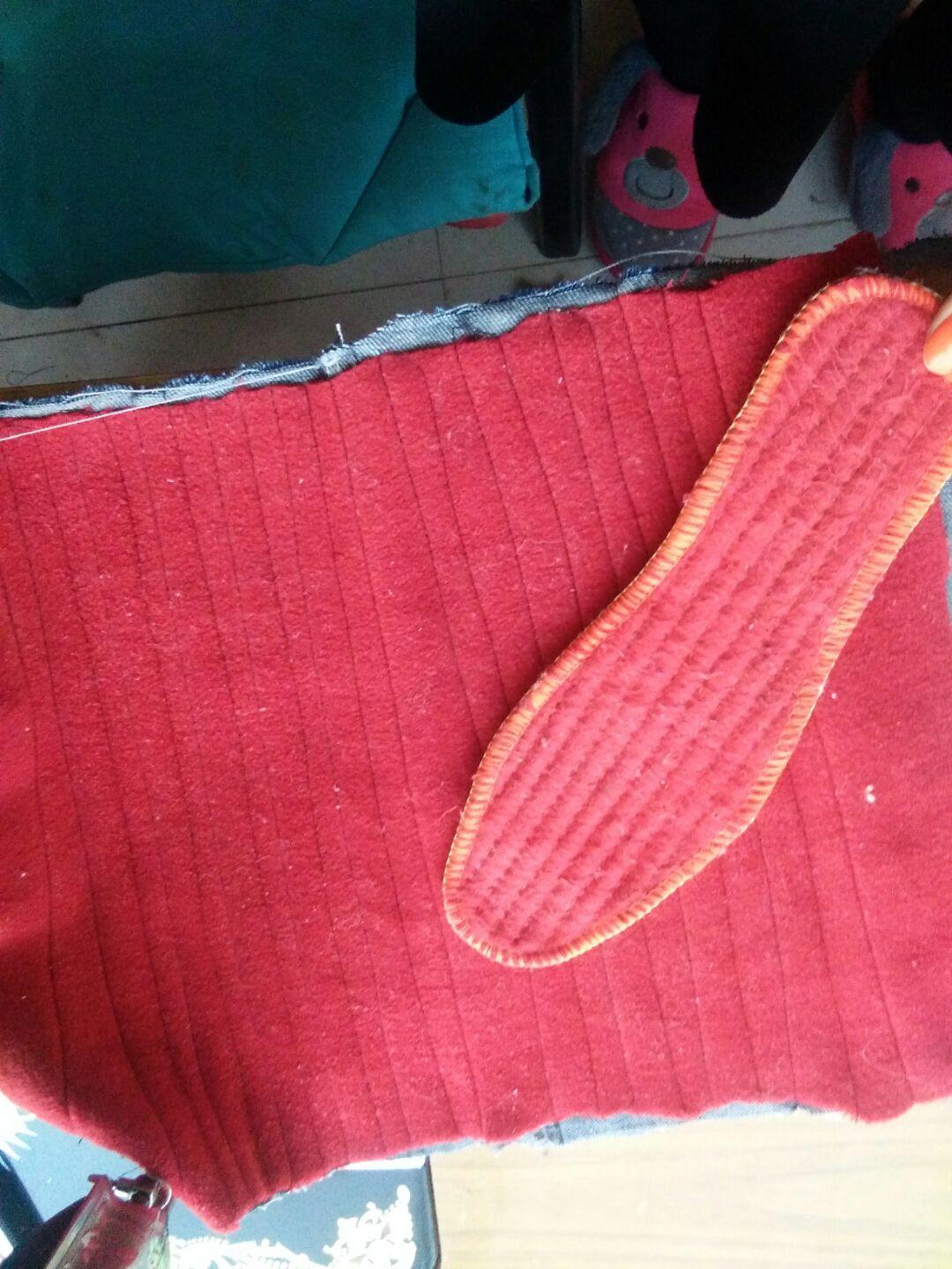 废物利用 教你用破布头制作简单实用的鞋垫╭★肉丁网