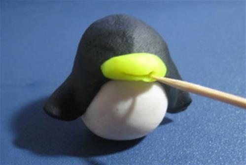 DIY制作企鹅的详细教程 创意彩泥小动物图片
