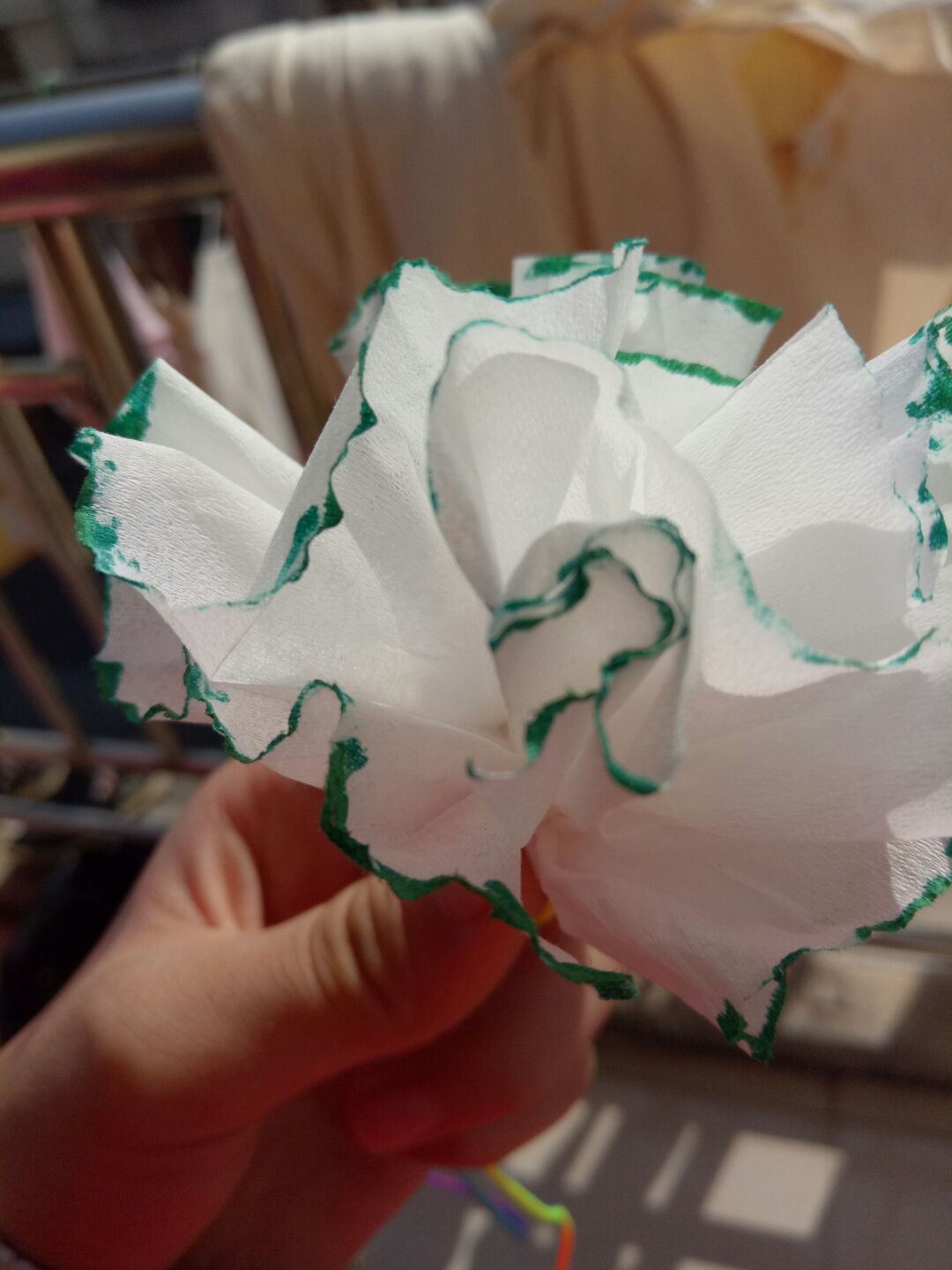 手工折纸纸花 最简单六瓣纸花折纸方法（手工折纸荷花制作步骤图解） - 有点网 - 好手艺